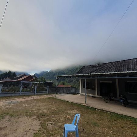 Khounxok Guesthouse Nong Khiaw Ngoại thất bức ảnh