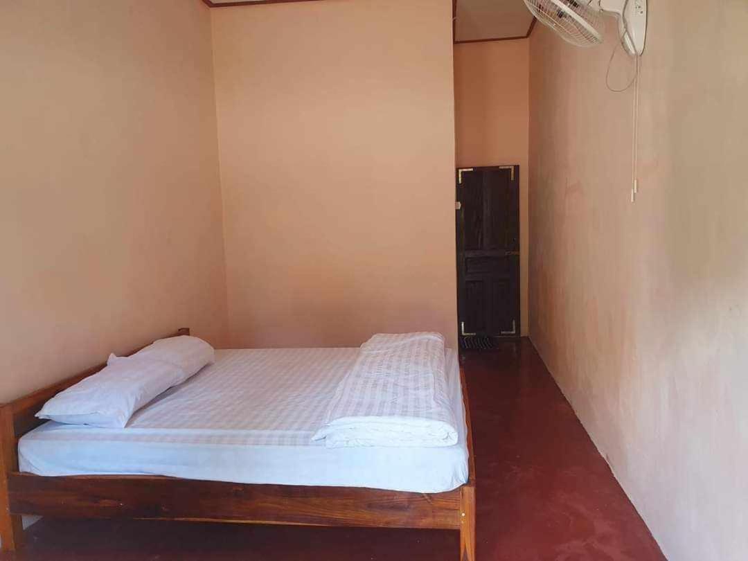 Khounxok Guesthouse Nong Khiaw Ngoại thất bức ảnh