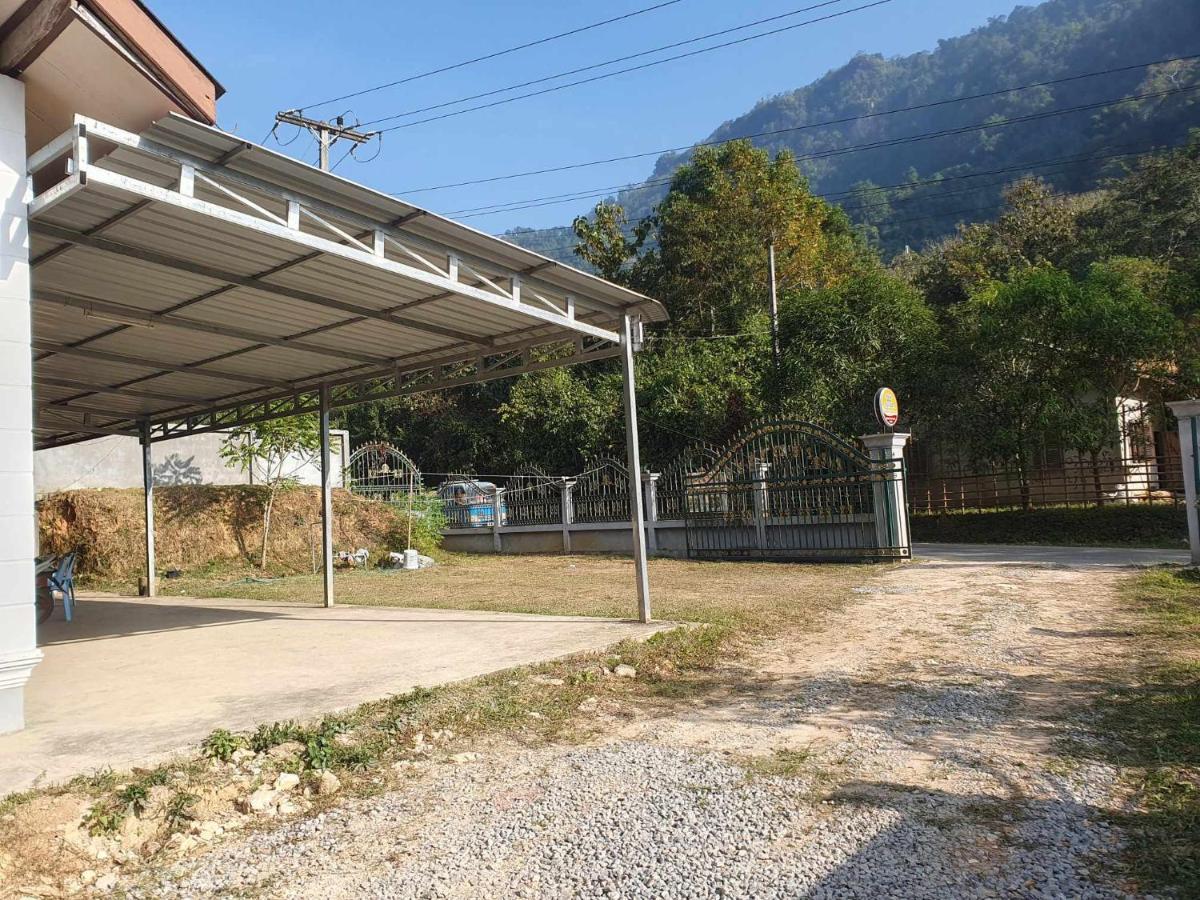 Khounxok Guesthouse Nong Khiaw Ngoại thất bức ảnh