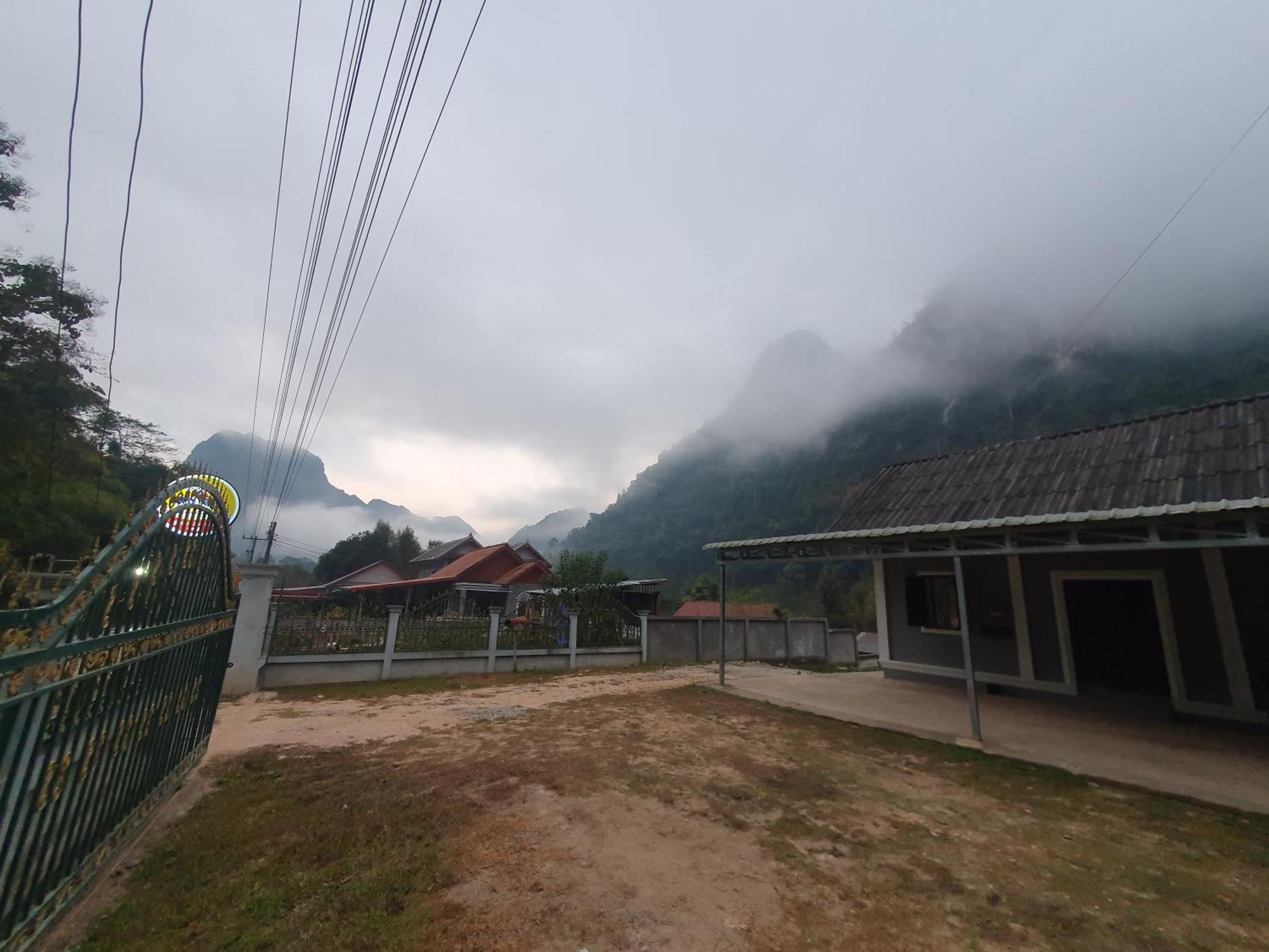 Khounxok Guesthouse Nong Khiaw Ngoại thất bức ảnh